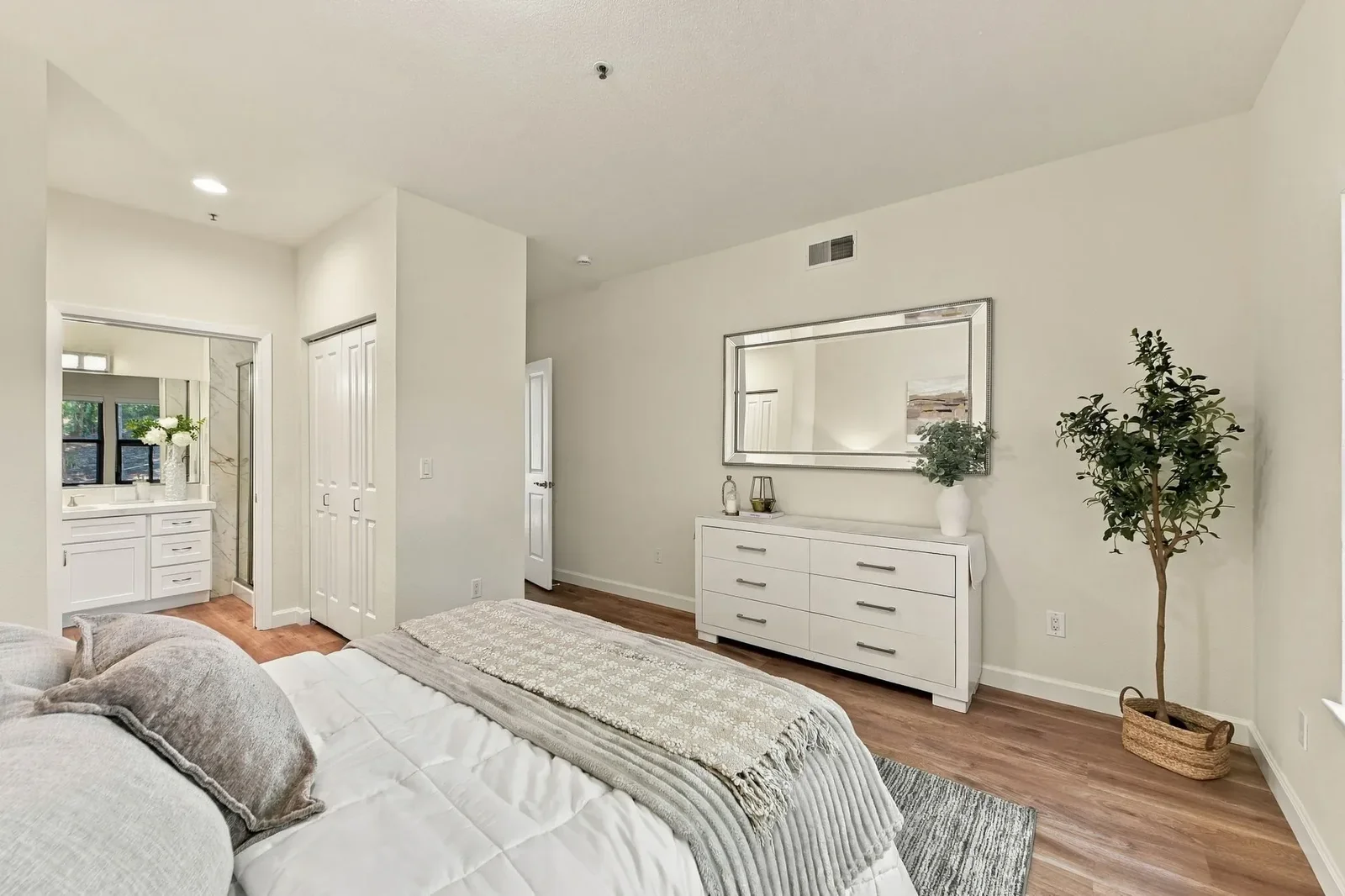 V11 Bedroom 2